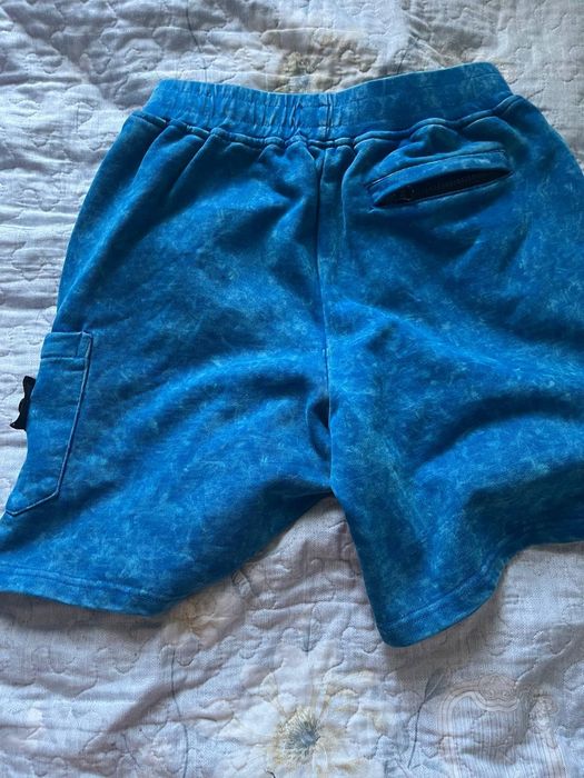 Stone island off dye