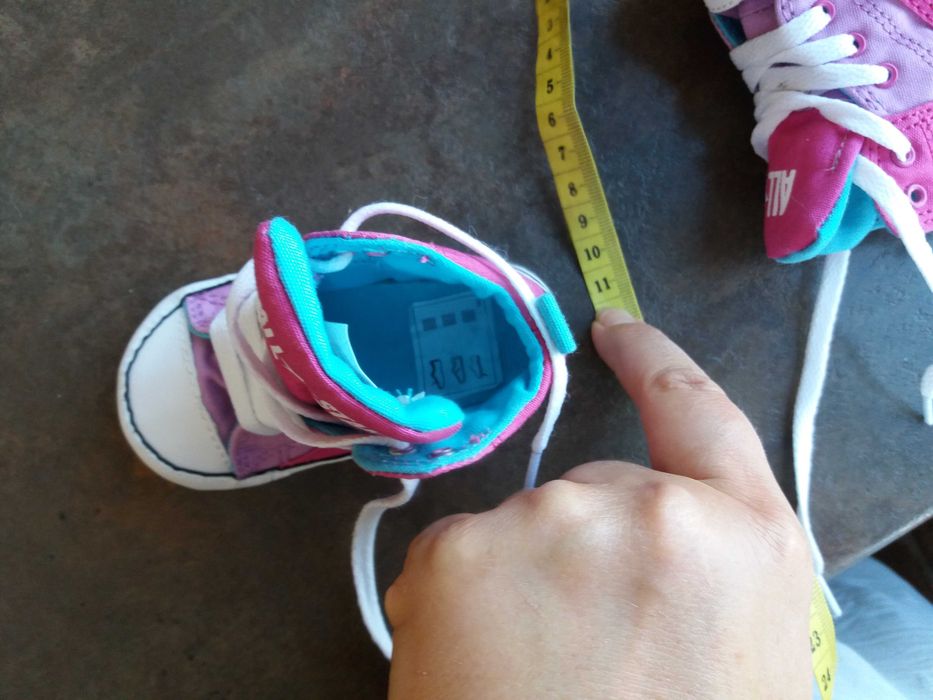 буйки,пантофки,бебешки обувки Adidas,Converse,Clarks,ном.18/21 НОВИ!