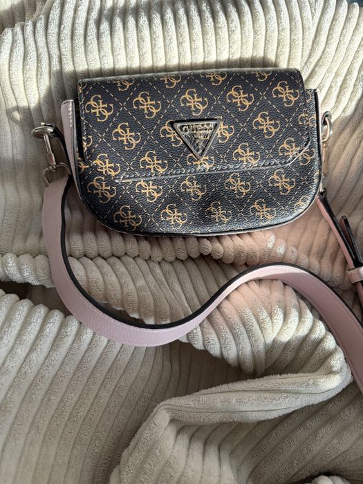 Малка чантичка Guess