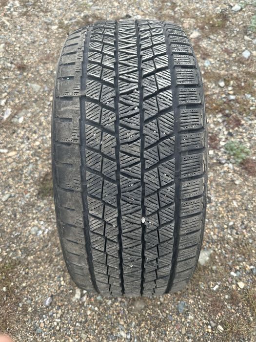 Продам зимние шины липучка в отличном состояний