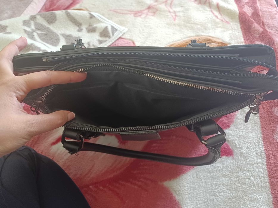 Дамска черна чанта