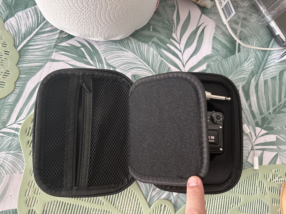 X-vive in-ear monitorizare