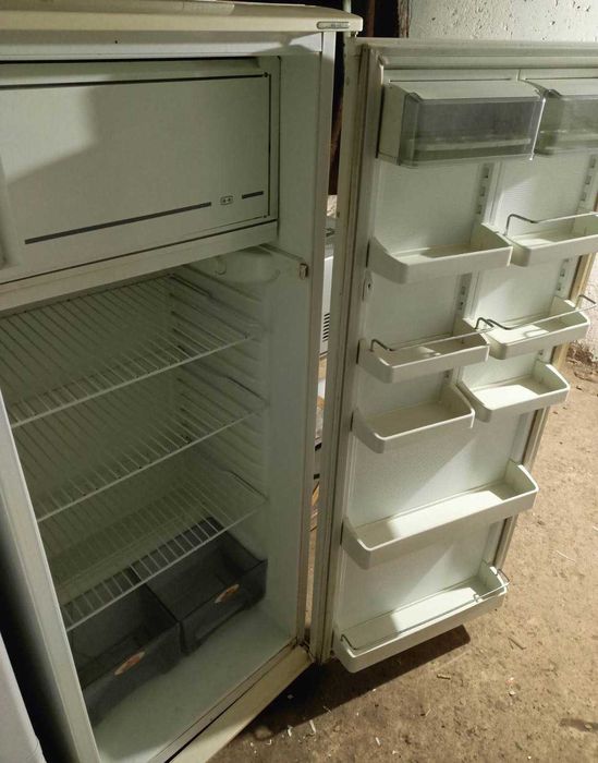 Продам  рабочих  холодильник