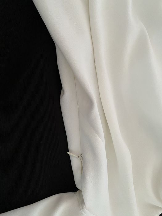 Бяла пролетна/лятна рокля на guess by marciano с паднали рамена