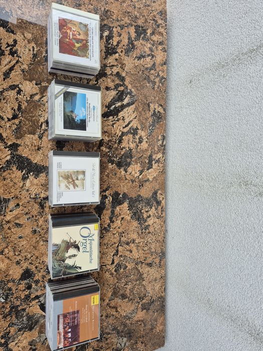 Vând Lot 40 CD cu muzică clasică mixta, made in Germany 

Artiști:

-