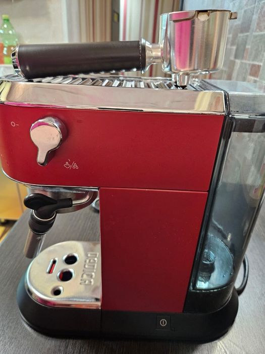 Кофемашина Delonghi Dedica EC685