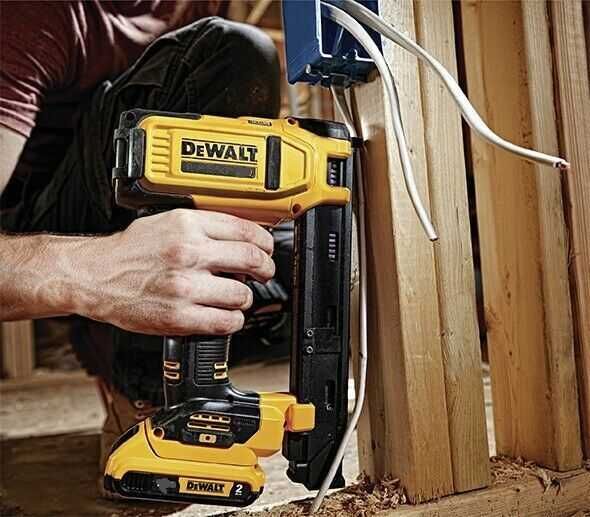 Такер акумулаторен за монтаж на кабели DEWALT DCN701N