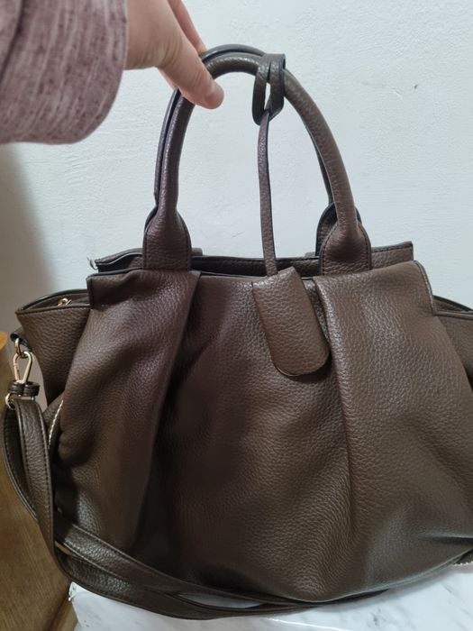 Genți dama in stare foarte bună,una noua