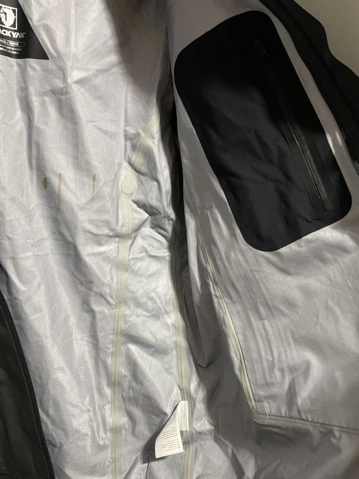 Geaca impermeabila BlackYak Kostroma S mammut rab dynafit