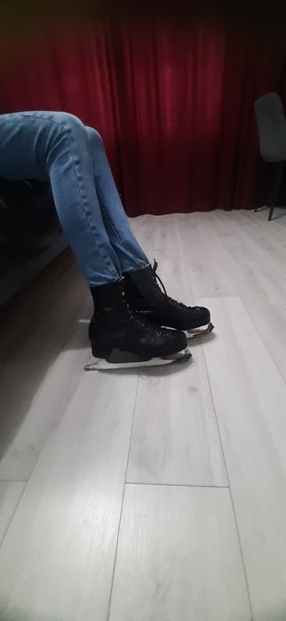 Коньки фигурные р.41