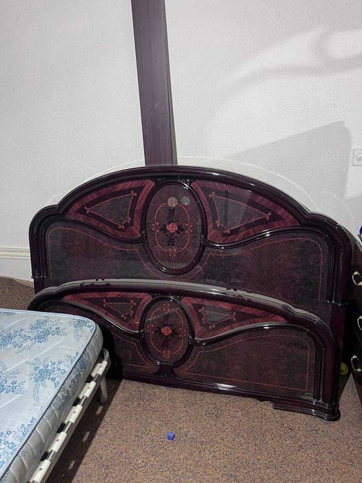 Мебель итальянская в отличном состоянии , все в комплекте