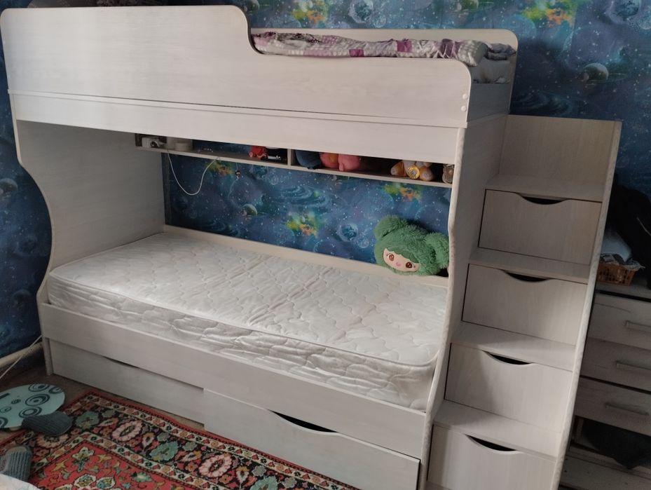 Продается кровать с матрасами ,торг уместен