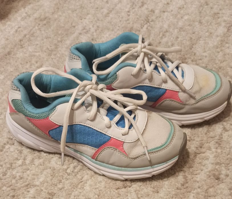 Дышащее кроссовки.