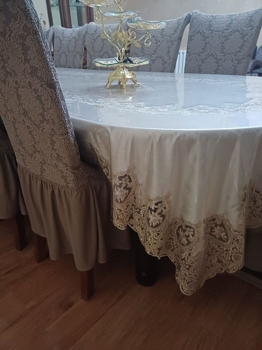 Срочно продам комплект стол стульями