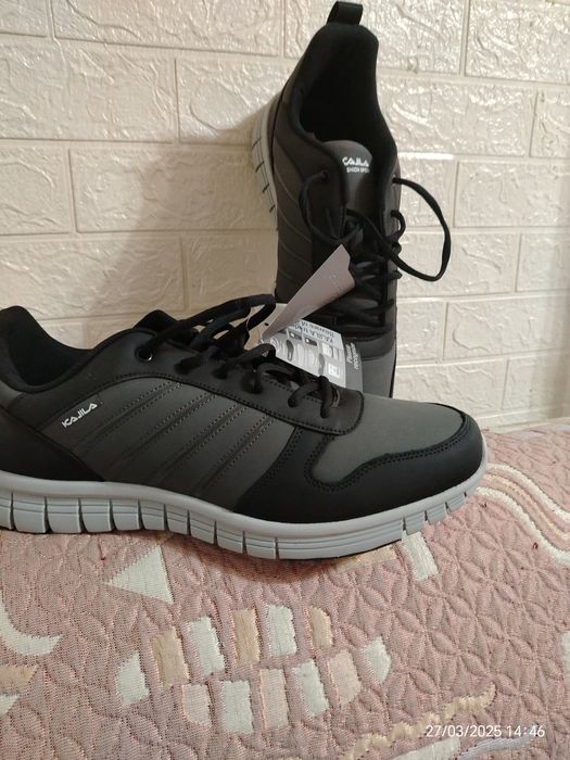 Кроссовки продам