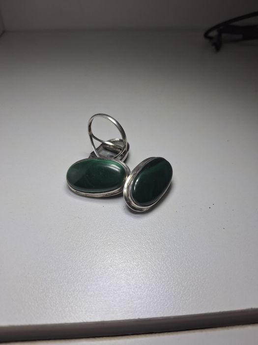Серьги и перстень серебро  малахит