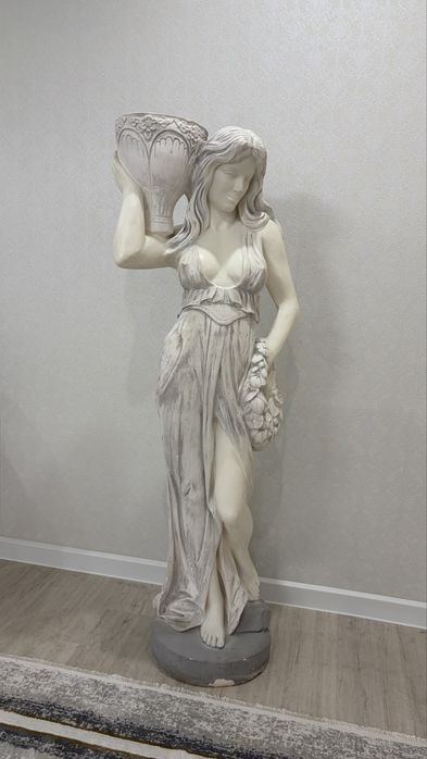 Продам статую Афродиты из гипса