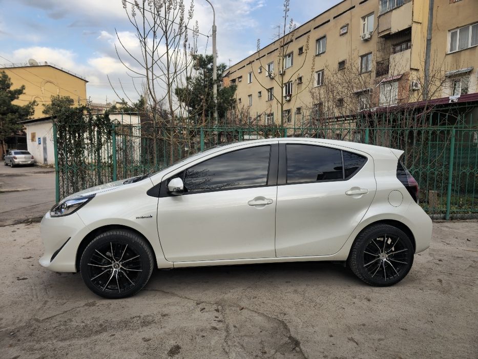 Toyota priusC Tozza SROCHNA Sotiladi