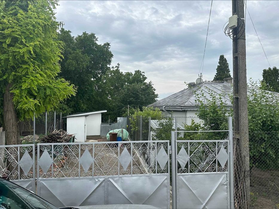 Casa Belcesti - Aproape de Centru si Gara - 1033 MP (111 MP Casa )