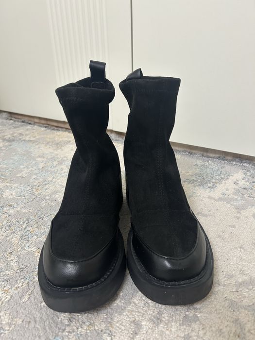 Продам женские ботинки