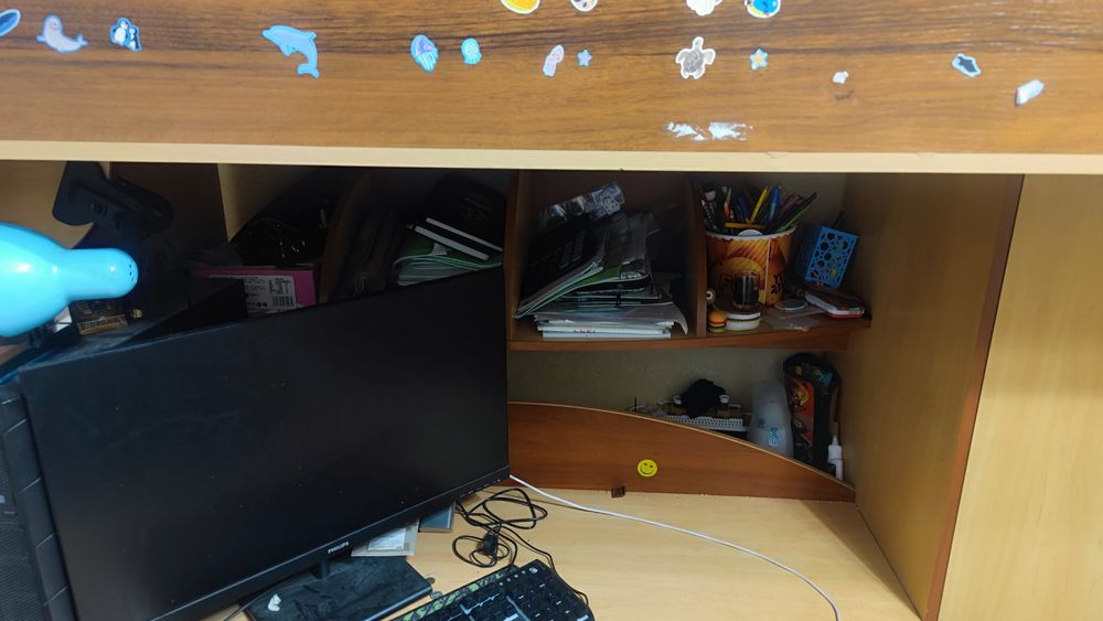 Кровать подростковая угловая со столом.