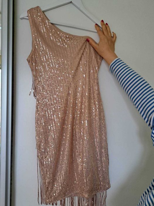 Чисто нова официална рокля