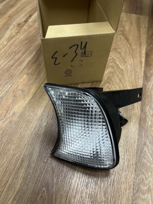 Продам поворлтник левый на бмв34