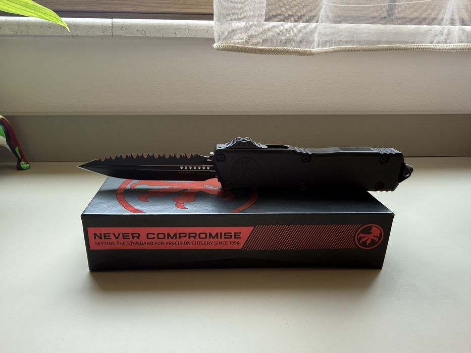 Microtech Scarab II Executive D/E Gen III Serrated