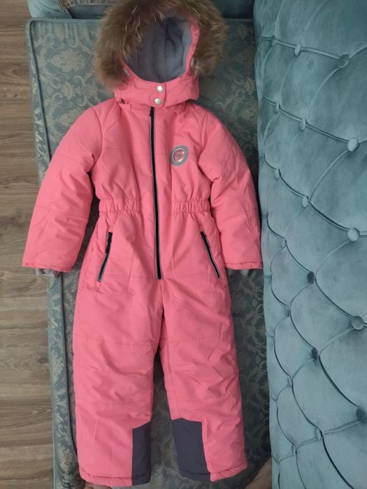 Продаю зимний комбинезон для девочек