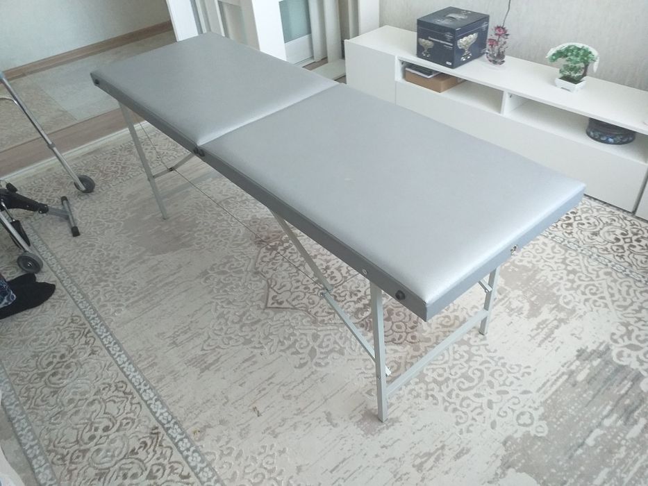 Продаю столик массажный