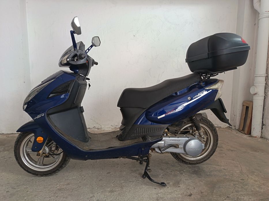 Scuter Rivero 125 cu răcire pe aer