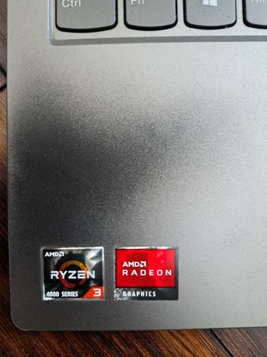 Laptop Lenovo AMD ryzen3   2,7GHz
