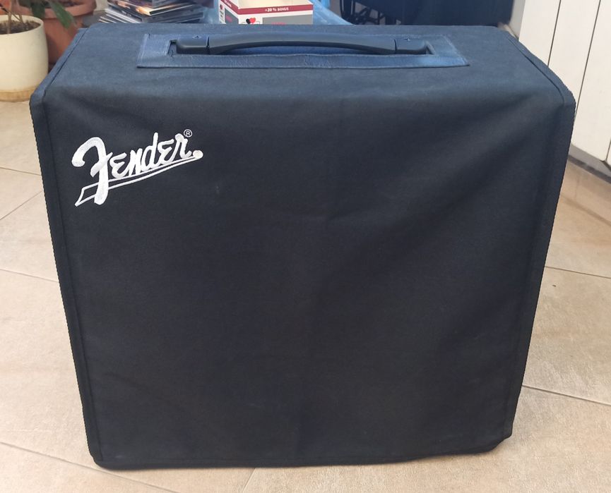 Fender Mustang LT50 моделиращ, китарен усилвател с футсуич и калъф