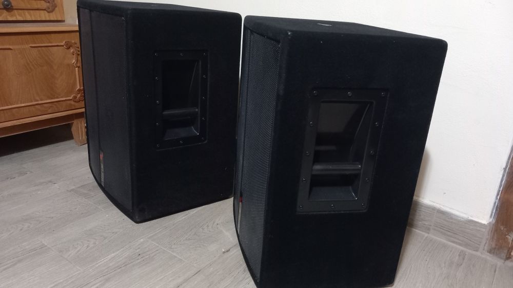 Vlnd doua incinte pe 15" Hk.inpecabile .fara difuzoare bass și drivere