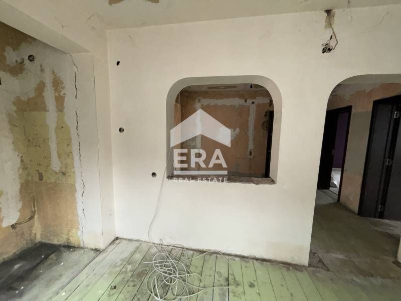 Продава се Тристаен апартамент в Хасково, Център - 79 кв.м за 1065 €/кв.м - Снимка #2