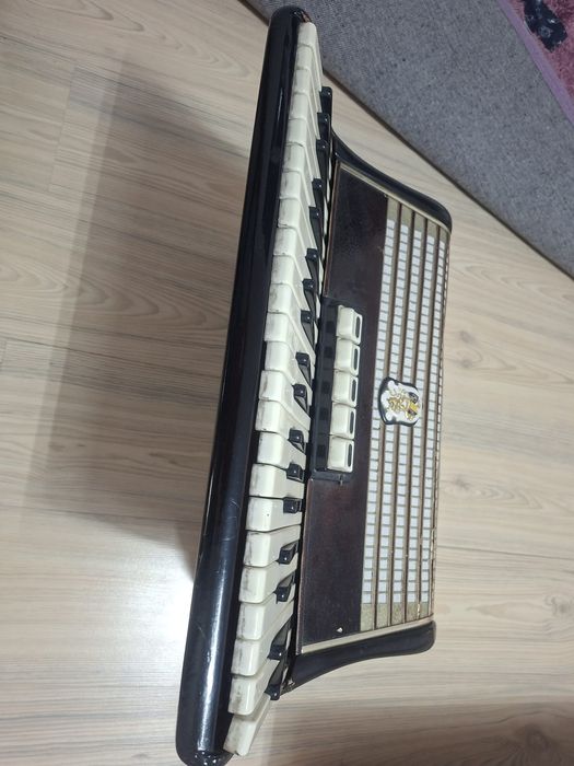Acordeon Weltmeister 120 basi