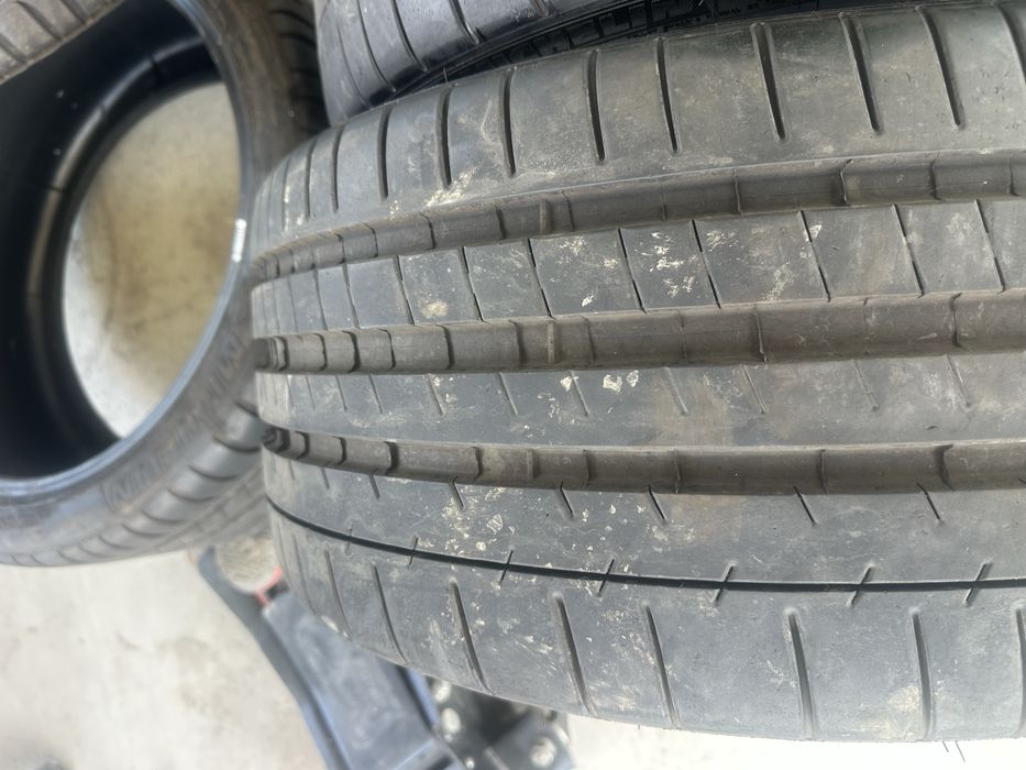 255/30/21-Michelin