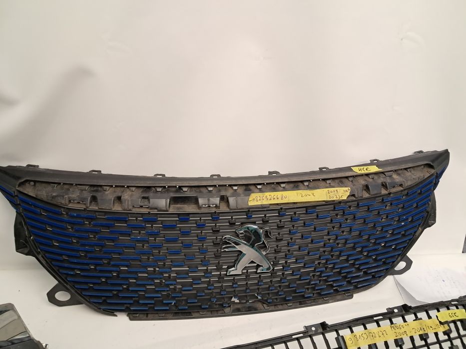 Грил решетка Peugeot 208 Peugeot 2008 2016/24 г