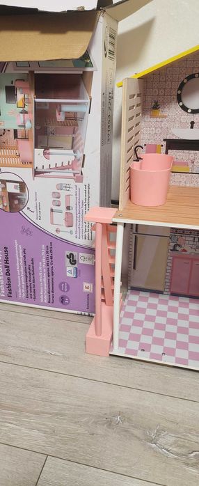 Голяма къща за кукли