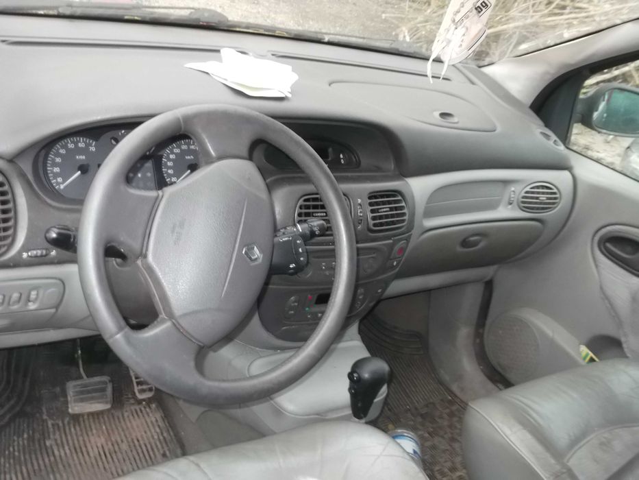 Рено Меган Сценик 1.6 16в 107 к.с.Автоматик 2002 год.Само на части