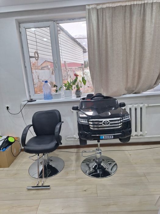 Парикмахерское кресло