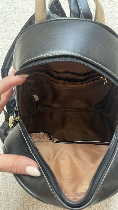 Дамска раница черна кожена