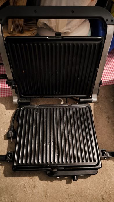 Grătar electric GRUNDIG