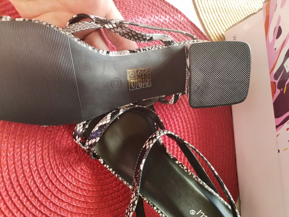 Sandale imitatie sarpe 40