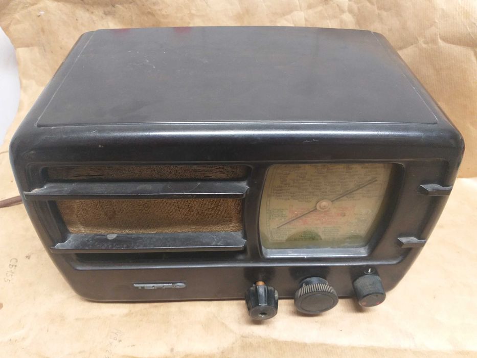 Aparate de radio cu tuburi electronice, de bachelita