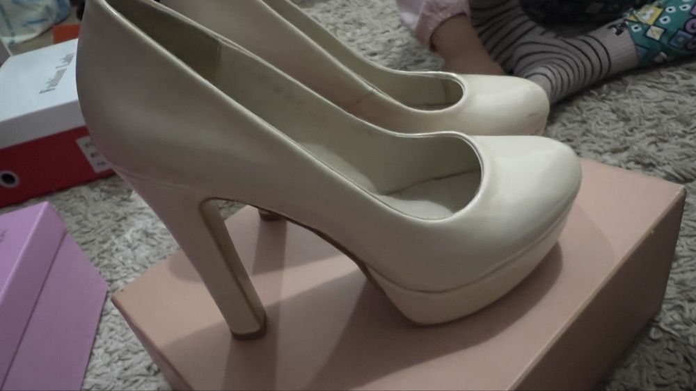 Продам  туфли лабутены