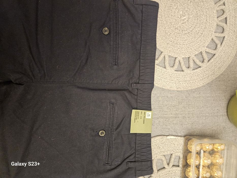 Pantaloni barbatesti