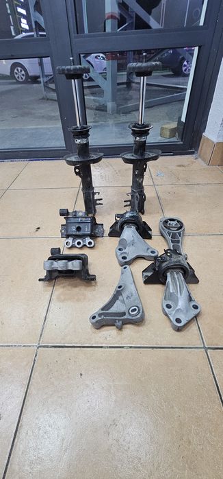 Подушка мотор от кобальт и подушки для коробки а.т