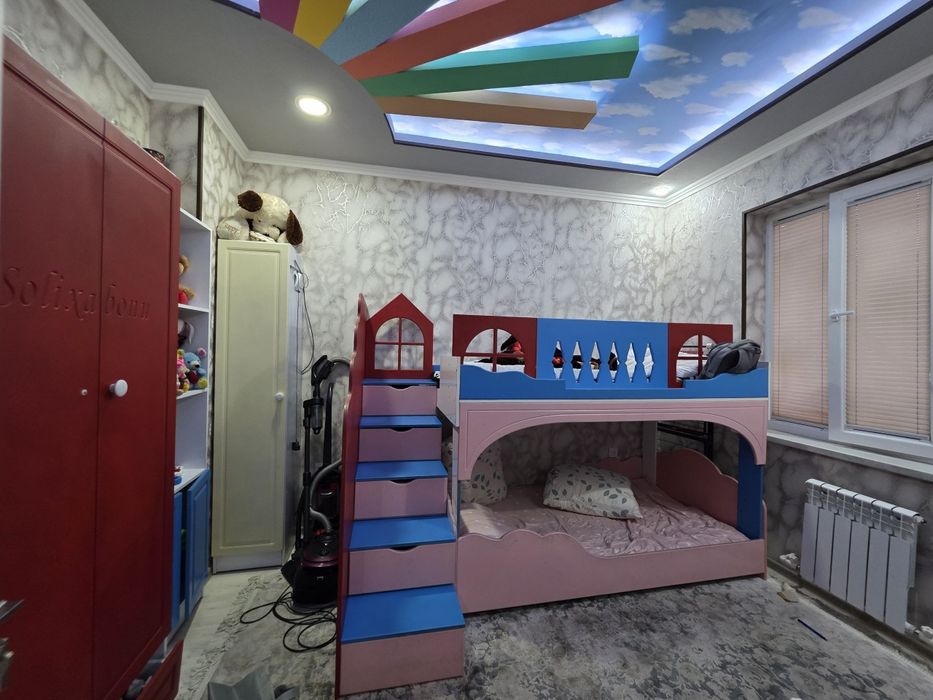 Фарғона шахар хокимяти олдида Янги курилган Дом 3х квартира