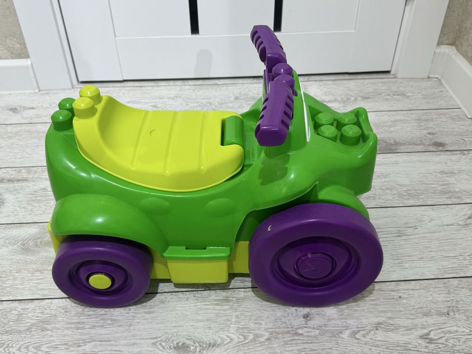 Продается машинка Мегаблокс